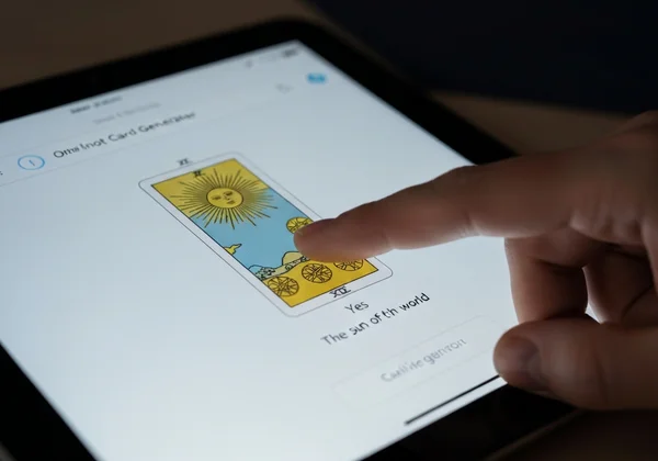 Interpreting an upright tarot card online